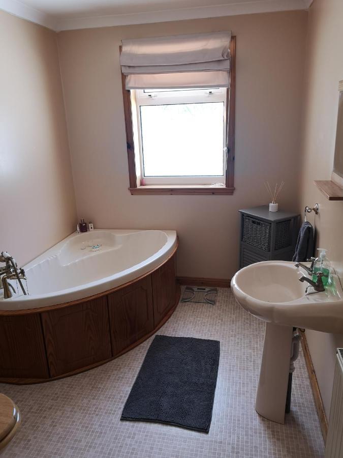 Large Private 3 Bed Bungalow Villa Stornoway  Kültér fotó